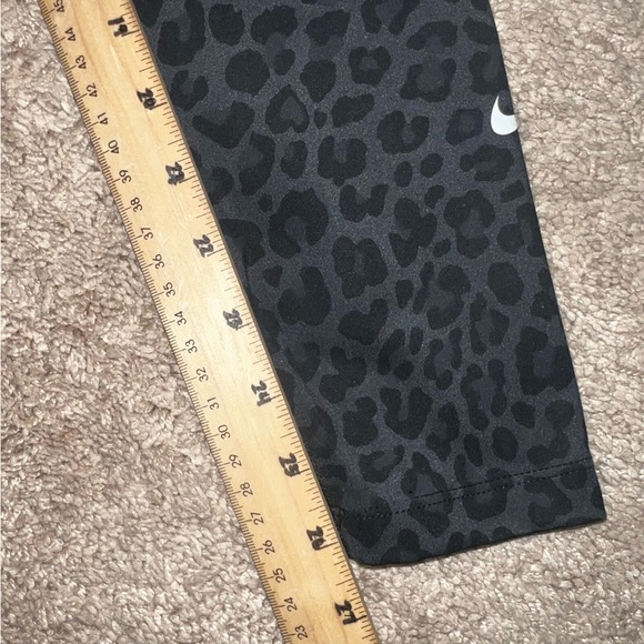 Nike Women's Dri-Fit One High Rise Animal Printed Leggings Size Small - Picture 7 of 12